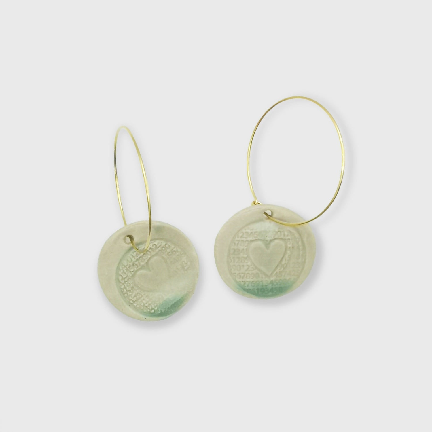 Boucles d'oreilles vert celadon medaille coeur graver or pendante pour femme