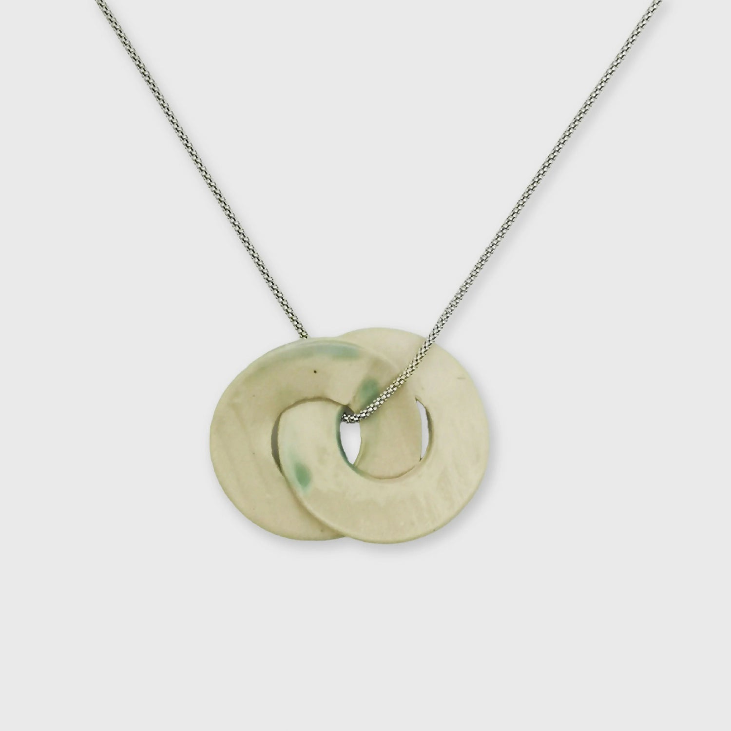 Bijou artisanal pour femme : collier Infinity en argent 925 et céramique verte, longueur ajustable  pour femme, fait main, Aix en Provence, France