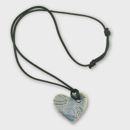 Collier coeur bleu cordon cuir reglable Corinne Ceramique