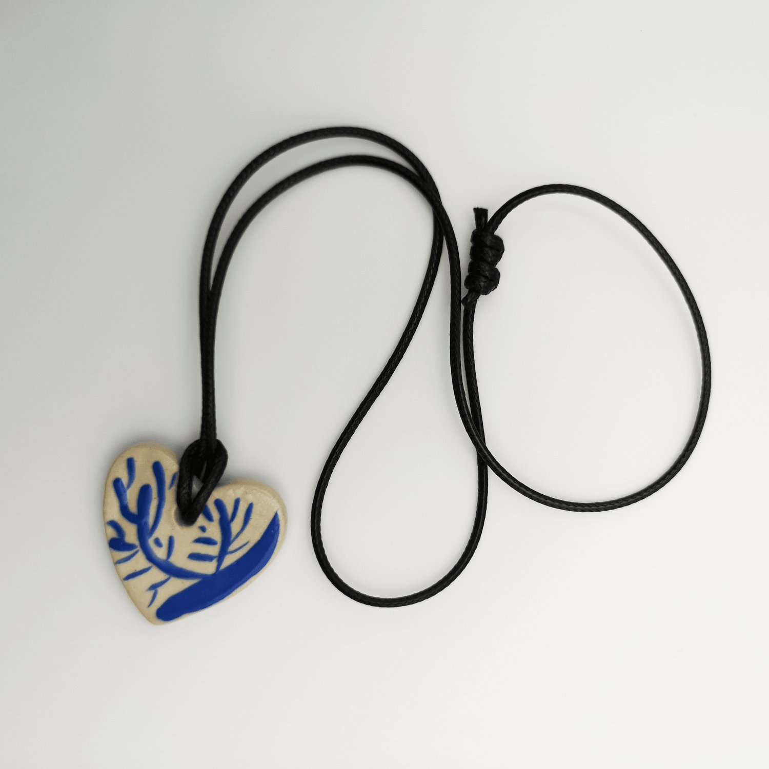 Collier coeur bleu blanc Artisanat d'Exception  Pendentif Fait Main en Céramique