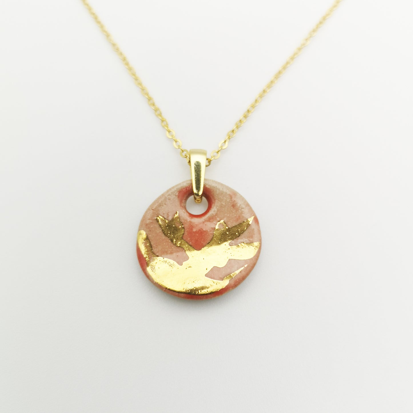 Collier Médaillon Rouge Corail et Or avec motif branches d’arbre fait main - Corinne Céramique