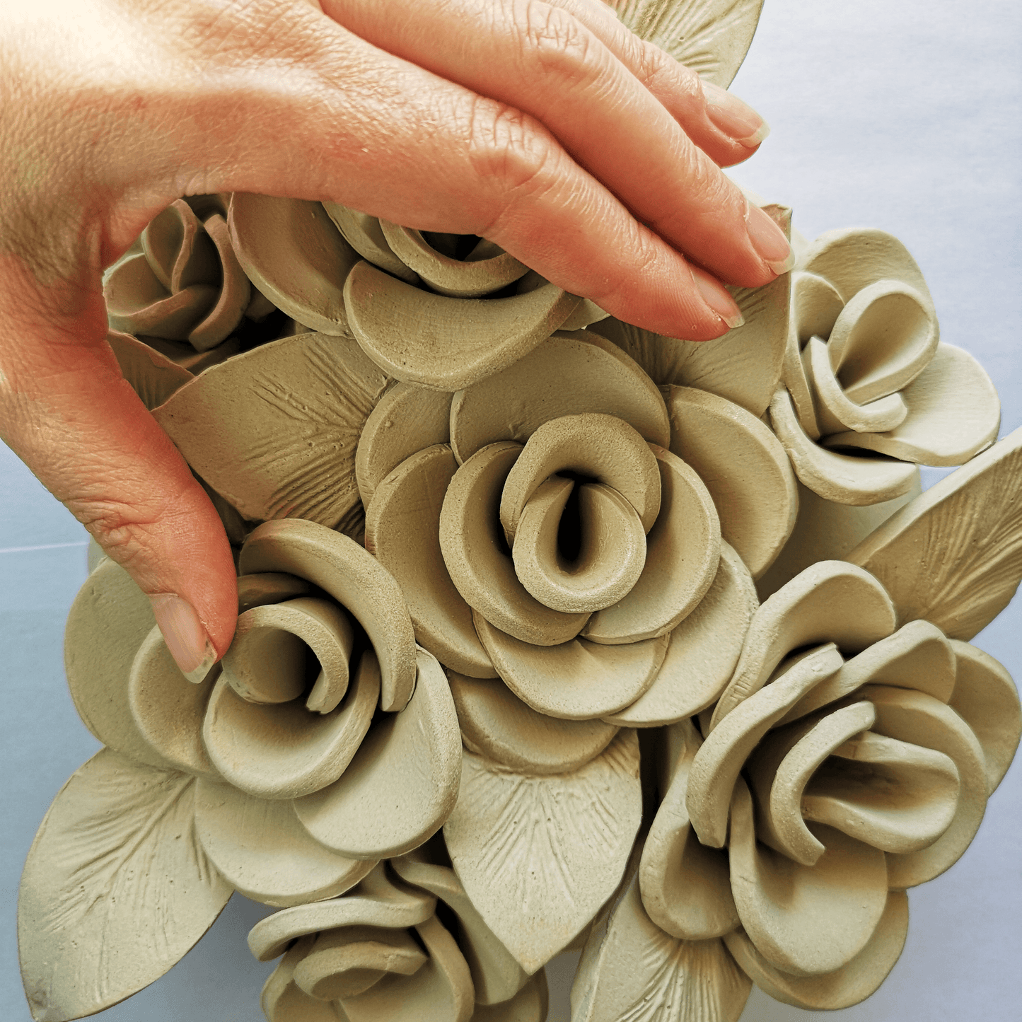Sculpture Oeuvre d'art Fleur Rose bouquet Applique Mural Argile Provence