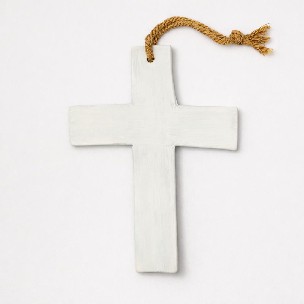 Croix blanche en céramique faite main, grès artisanal, cadeau de baptême dans coffret luxe Corinne Céramique