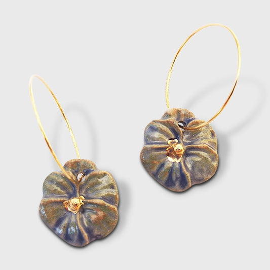 boucle d'oreilles pendante bleues or fleurs pensee forgetmenot artisanat d'exception pour femme