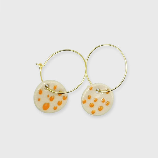 Boucles d'oreilles blanches a pois orange pendante pour femme ou ado hypoallergénique