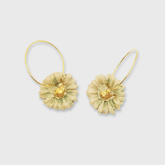 Boucles d'oreilles vert fleur or marguerite pendante pour femme Corinne Ceramique Aix en Provence