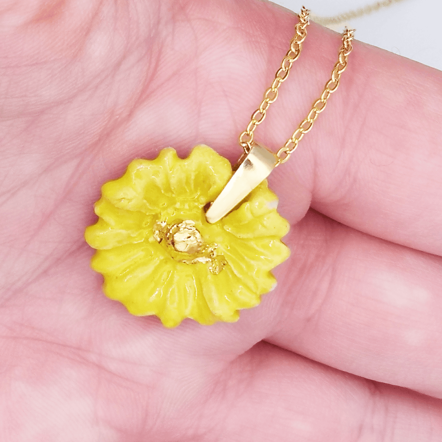 Collier fleur jaune Marguerite avec chaine dore